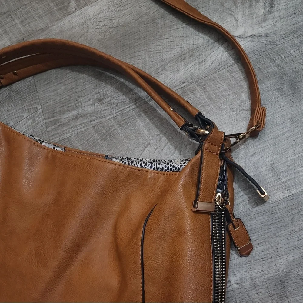 IMOSHION Tan Faux Leather Hobo Bag With Adjustable Stap‎